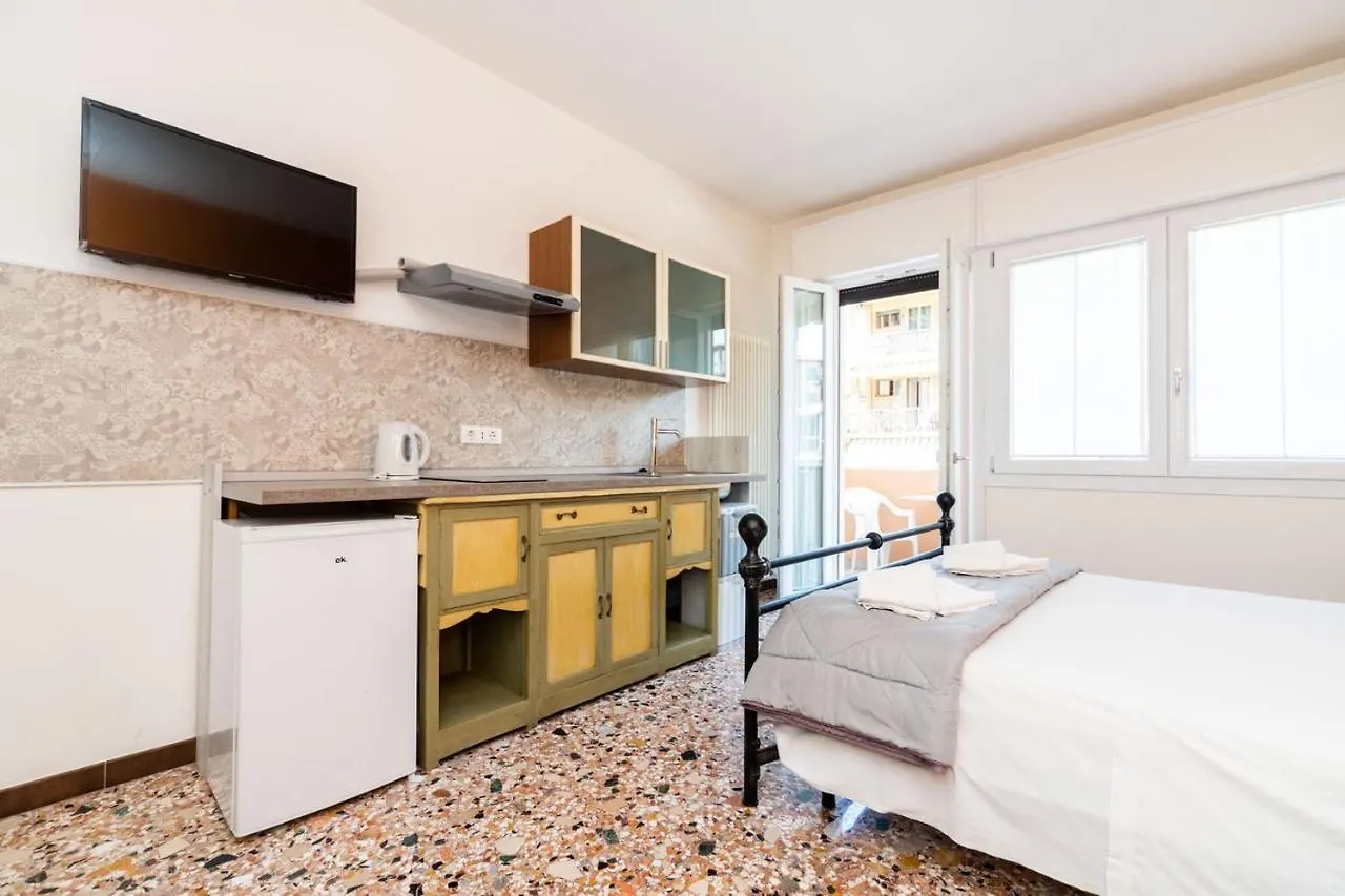 Holistay Suites Venezia Mestre 0*,