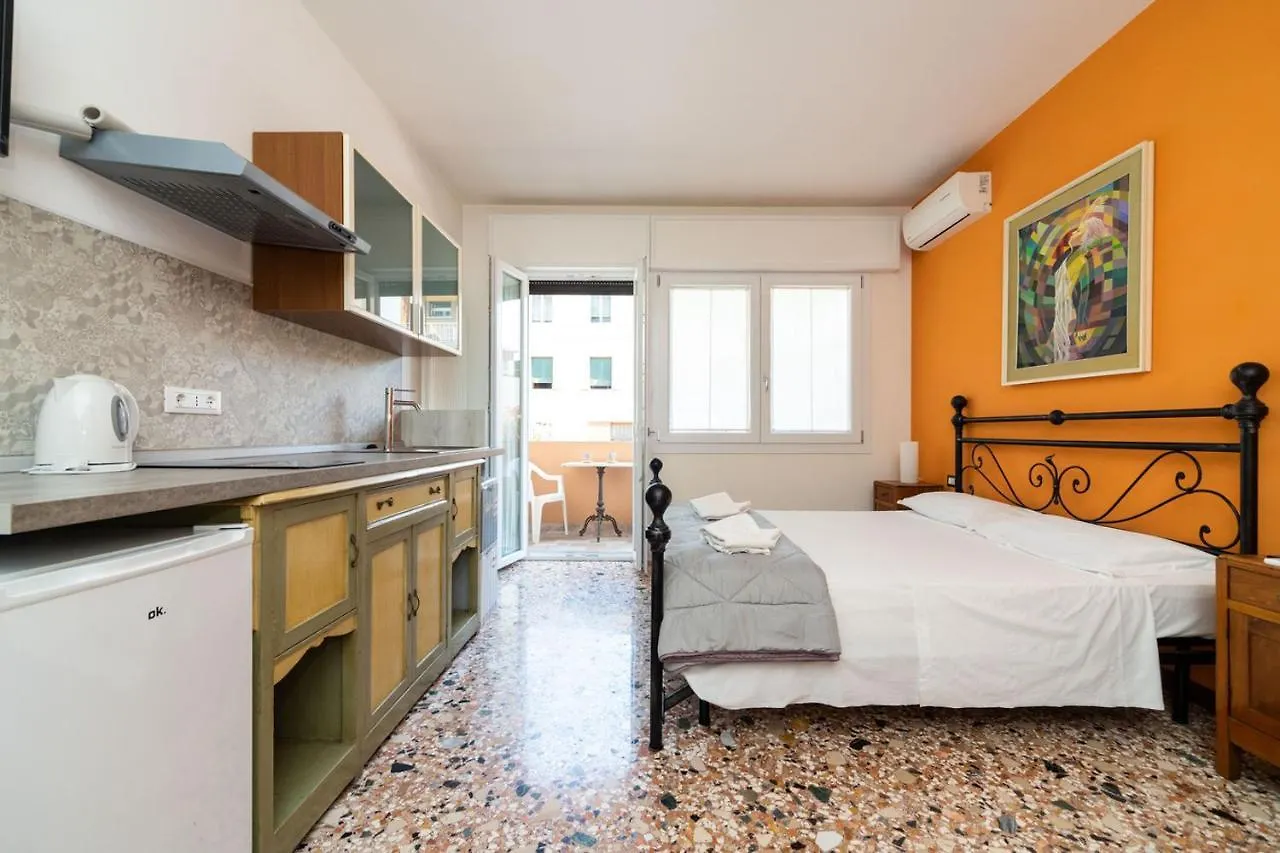 Holistay Suites Venezia Mestre 0*,
